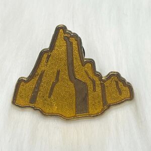 🔮 5/$25 Disney Roaring Rapids Mountain Shanghai Disneyland Pin‎